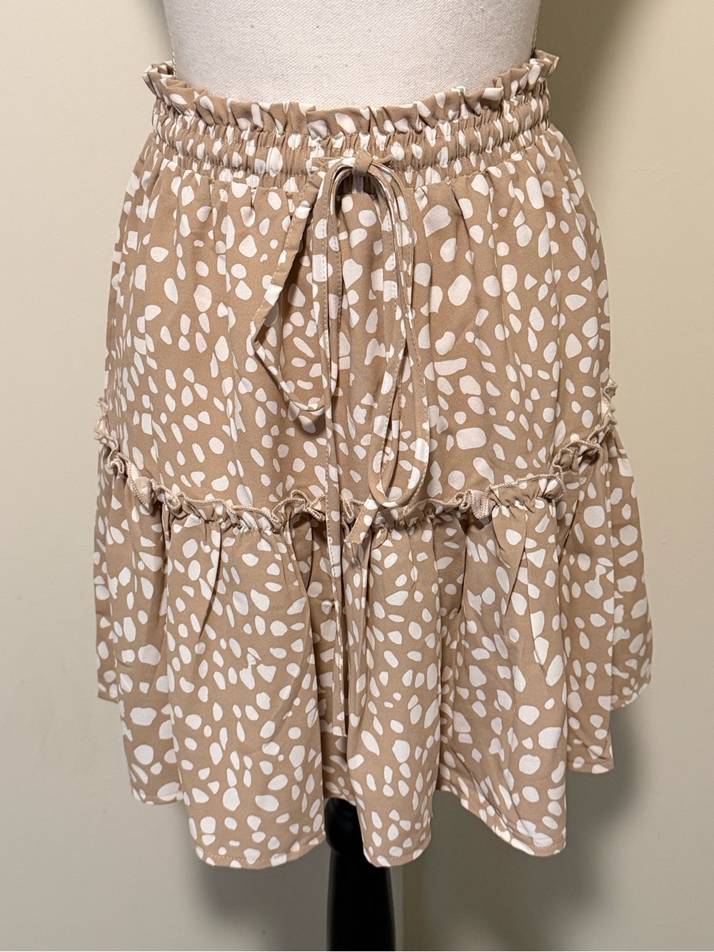 Beige polka dot Skirt size M
